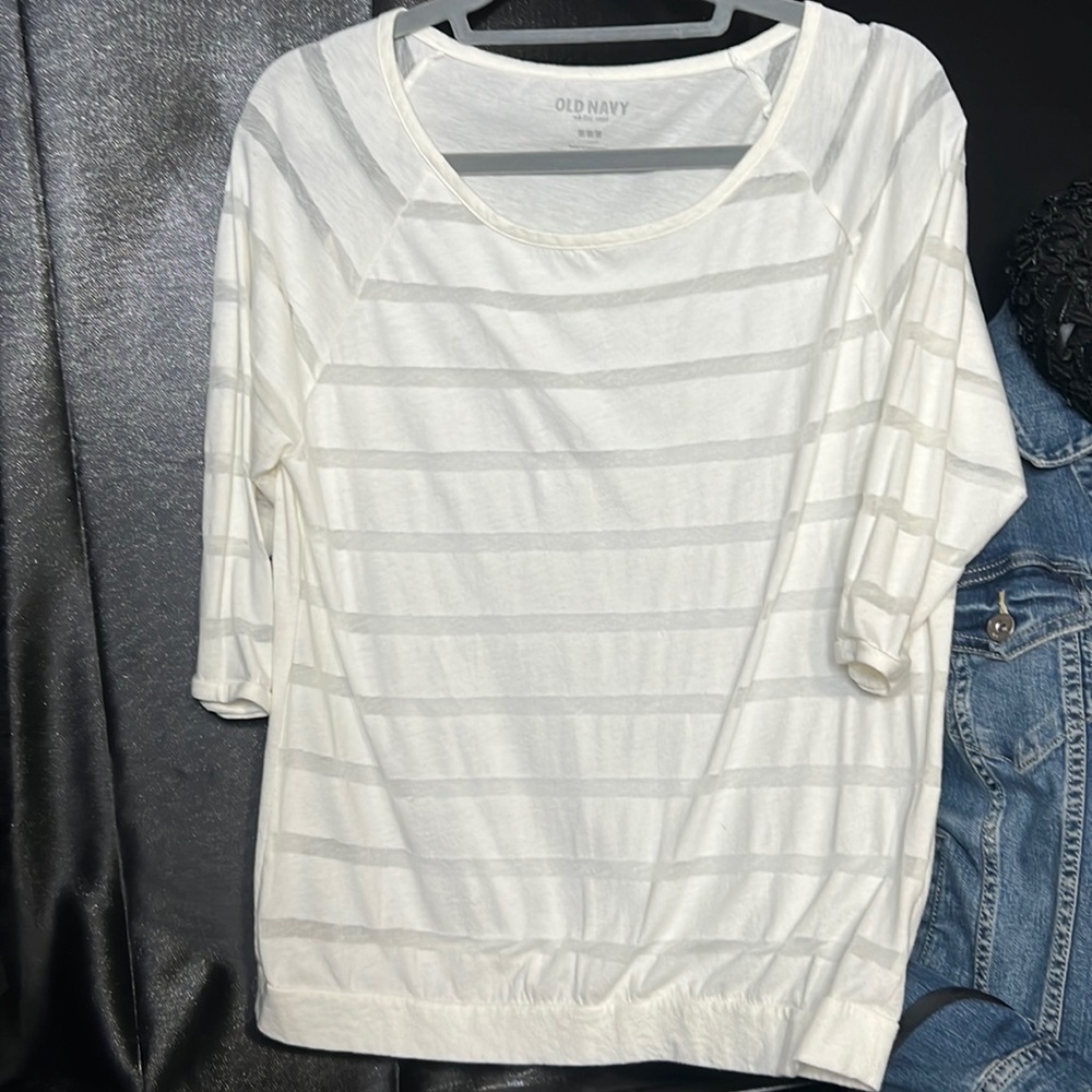 Old Navy size medium super cute three-quarter sleeve top, mesh stripes on front